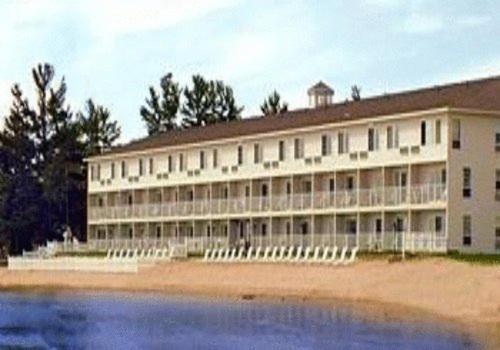 Bridge Vista Beach Hotel And Convention Center Mackinaw City Εξωτερικό φωτογραφία